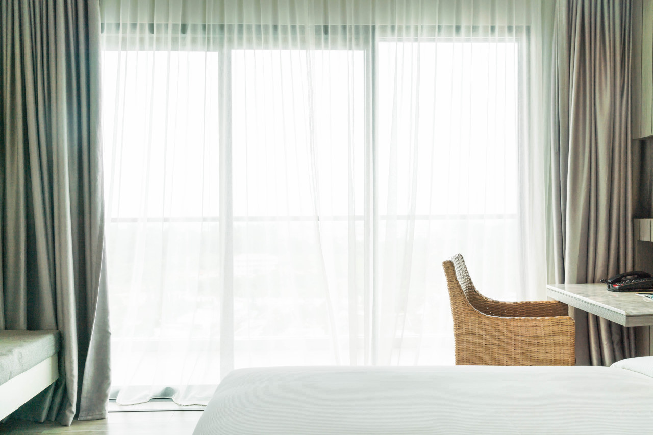 Najlepsze rozwiązania dla przechowywania ubrań w małej szafie